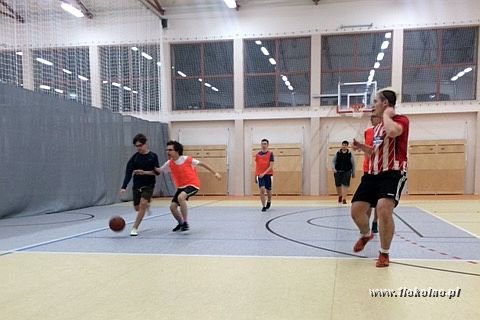 01 Biwak w szkole.jpg